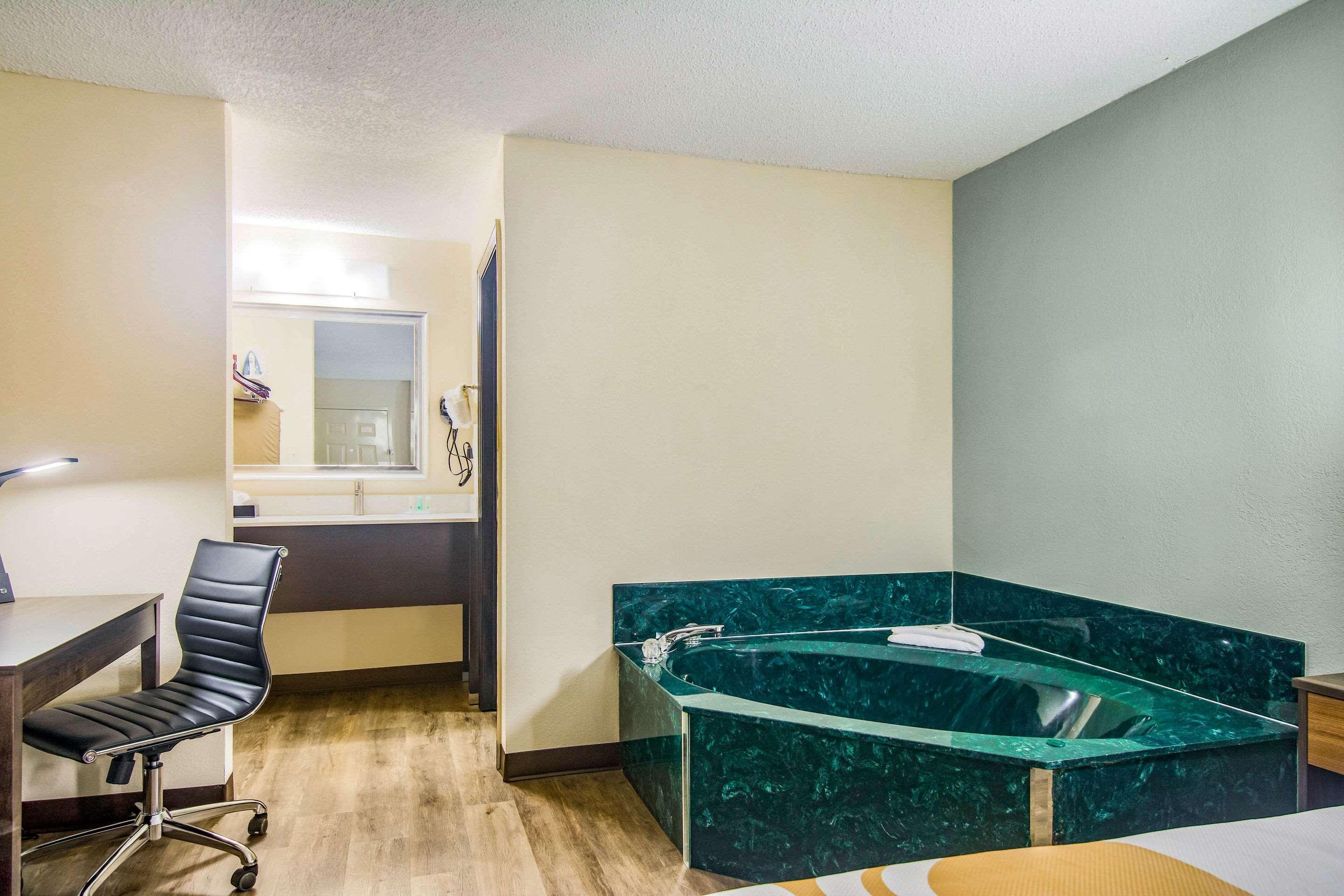 Quality Inn & Suites Lake City Bagian luar foto